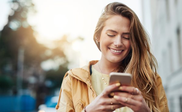 Women reading message on her phone
