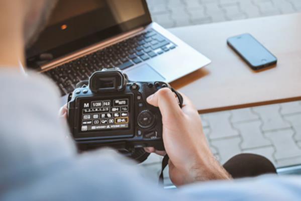 Digital camera file transfer to laptop 
