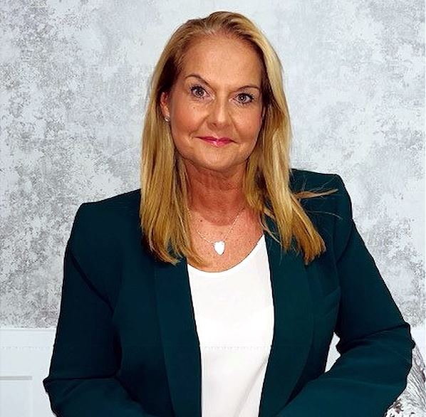 Lesley Avinou, Sigma Connected