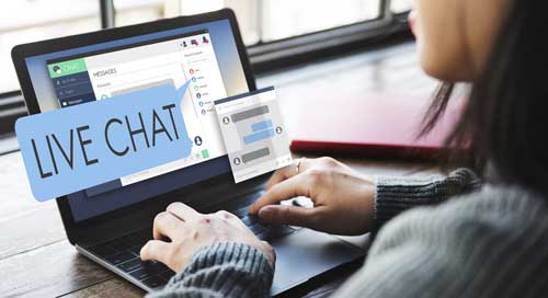 CSR in live chat with customer