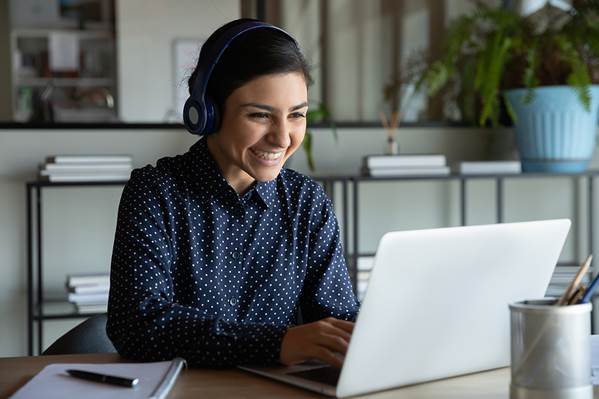 Remote call centre worker